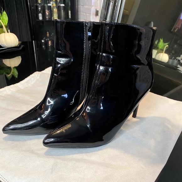 ‘Smooth Talker’ patent bootie - Picture 3 of 4